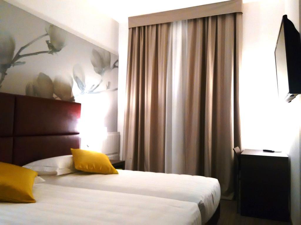 Hotel Villa Nabila Reggiolo Стая снимка