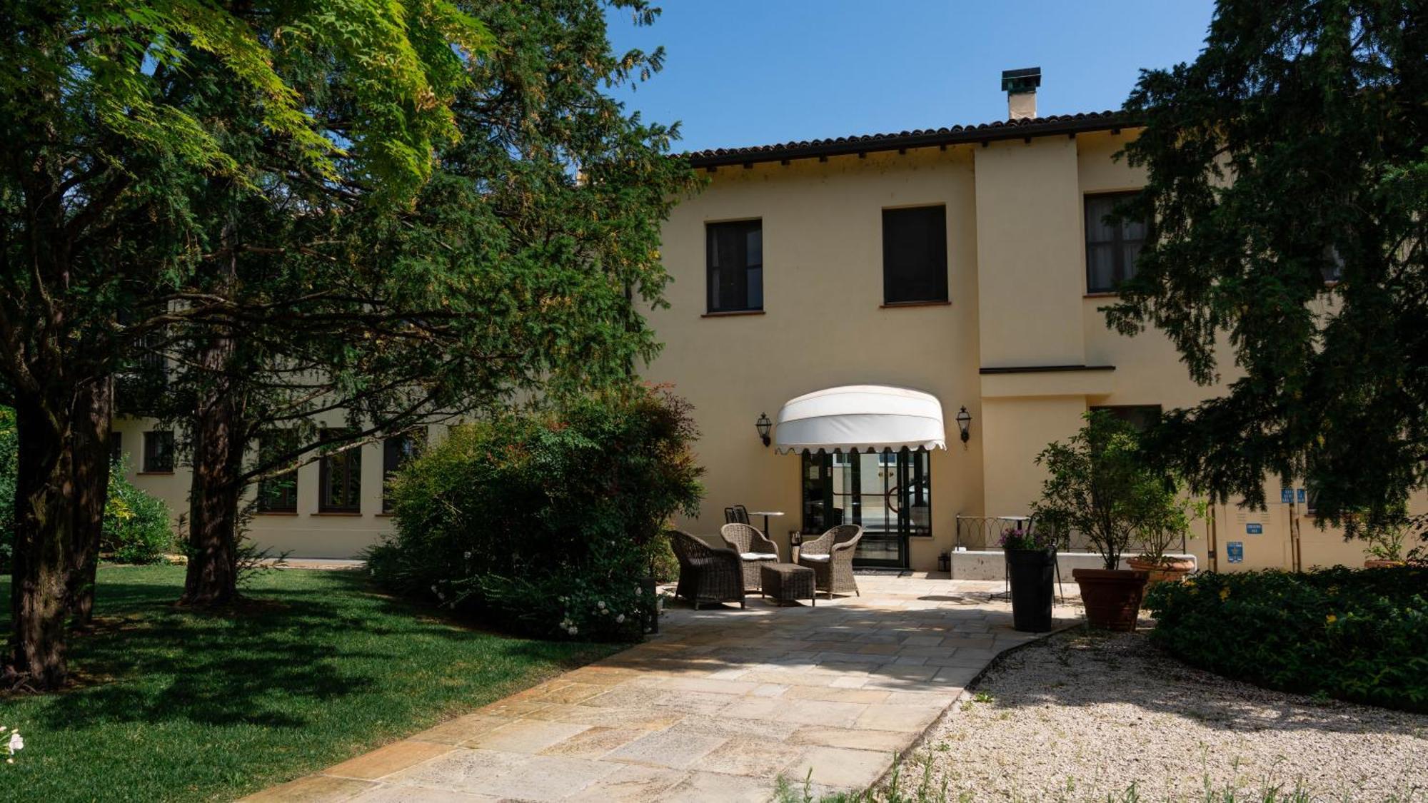 Hotel Villa Nabila Reggiolo Екстериор снимка