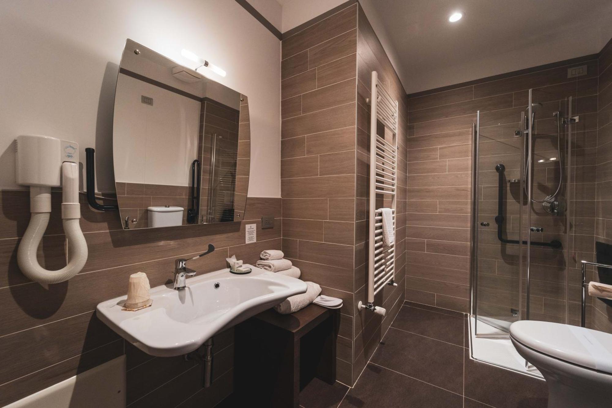 Hotel Villa Nabila Reggiolo Екстериор снимка