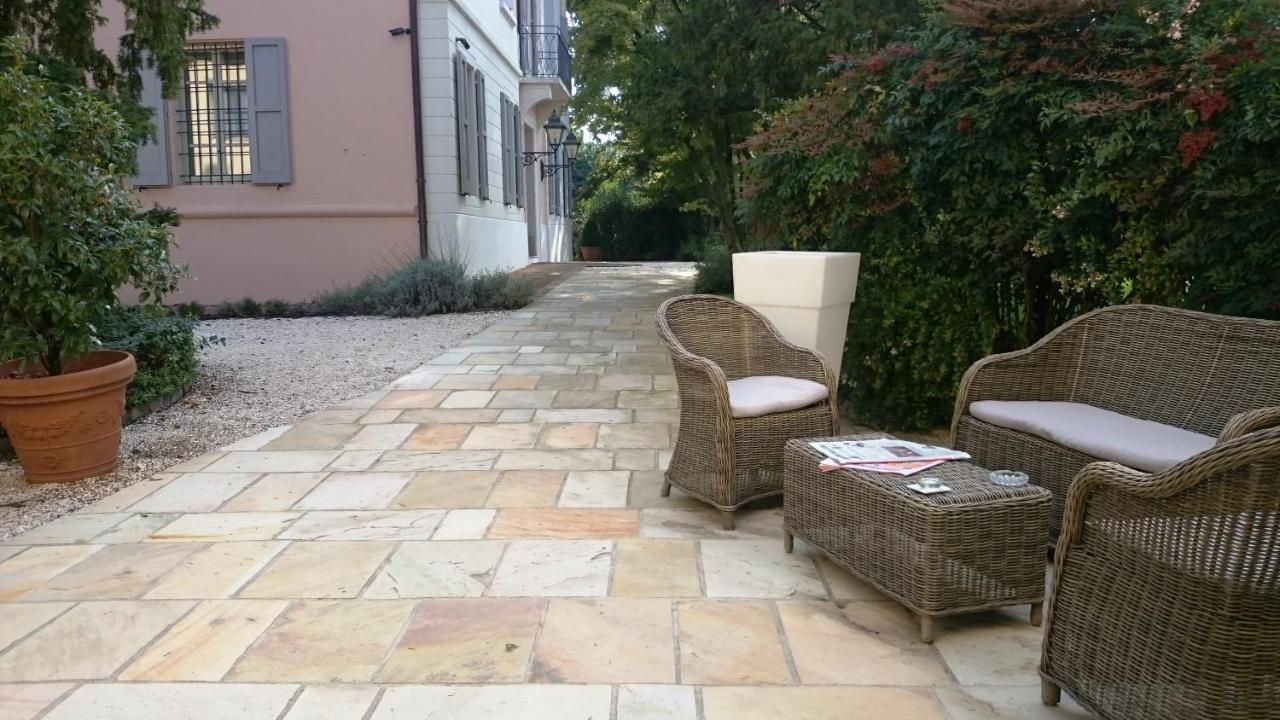 Hotel Villa Nabila Reggiolo Екстериор снимка